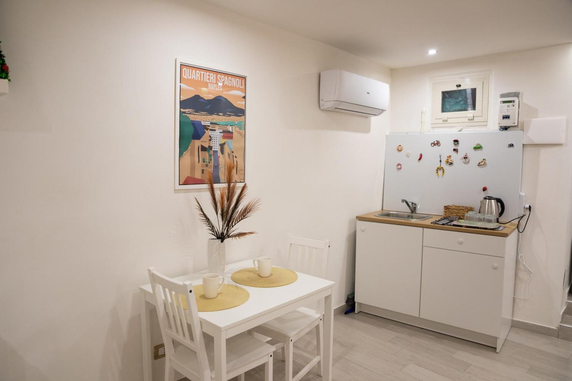 Il Basso Mini Apartment Наполи Екстериор снимка