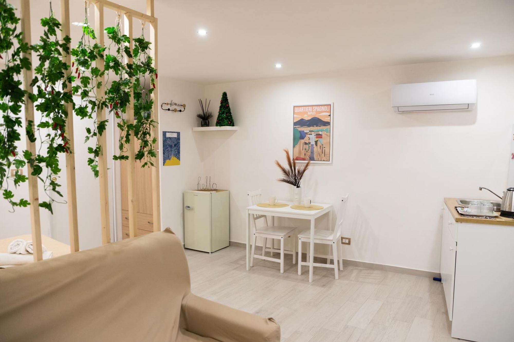 Il Basso Mini Apartment Наполи Екстериор снимка